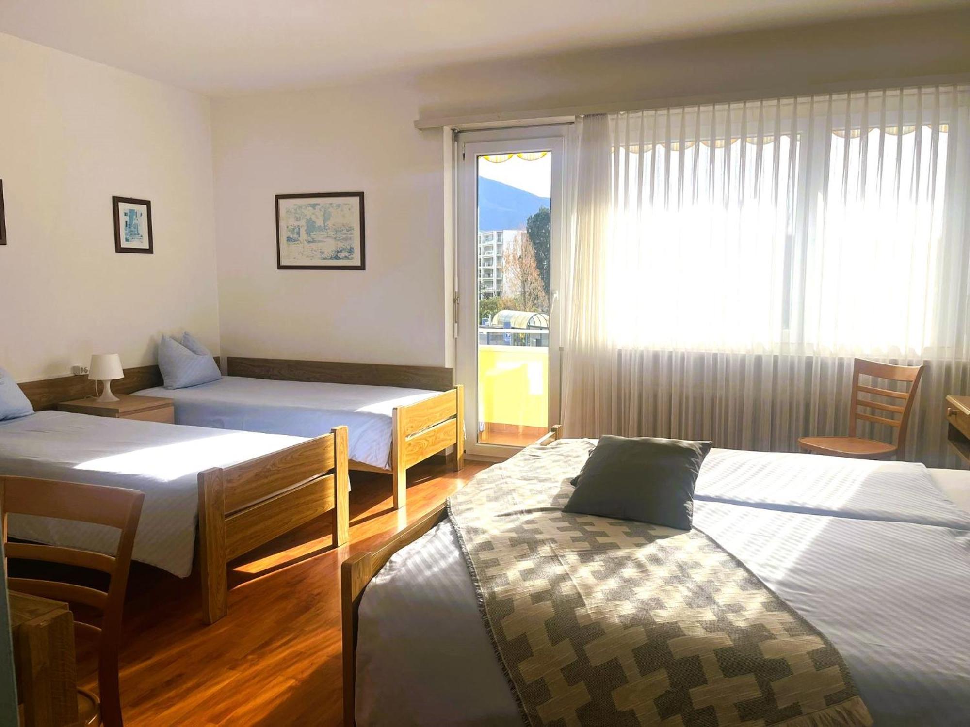 Hotel Rondinella Локарно Стая снимка