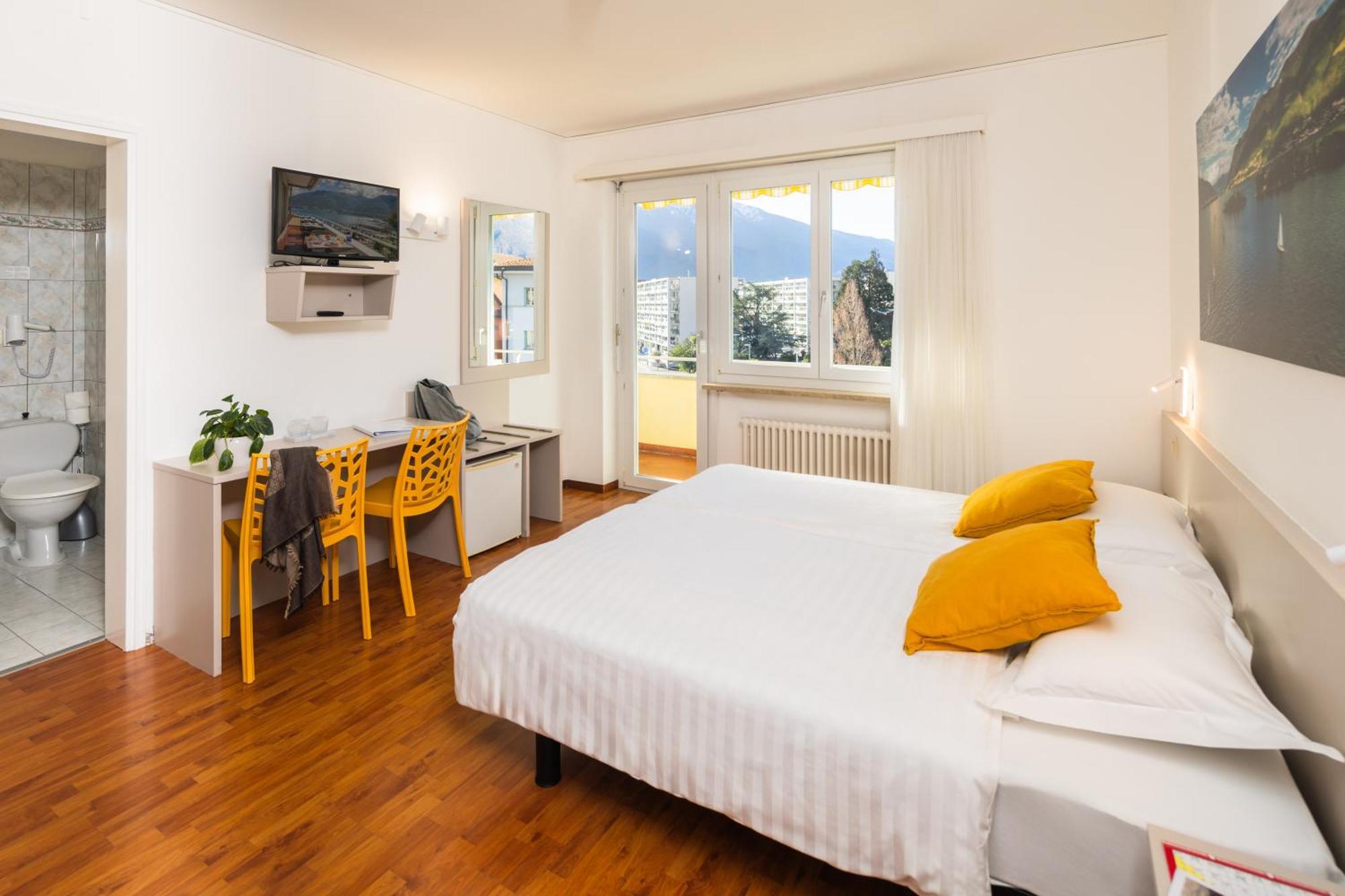 Hotel Rondinella Локарно Екстериор снимка
