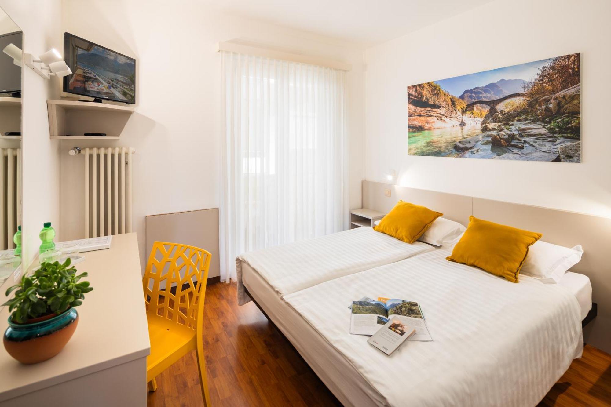Hotel Rondinella Локарно Екстериор снимка